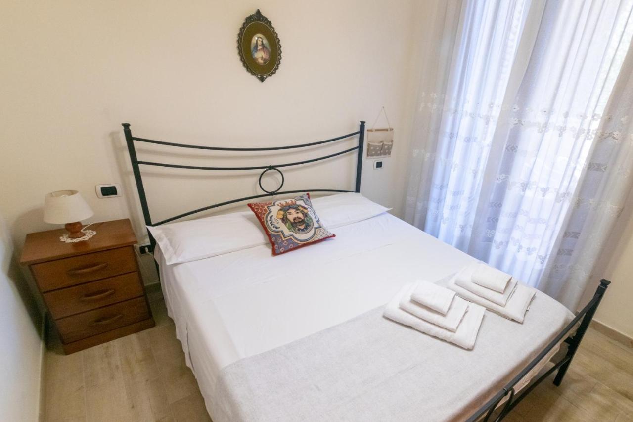 Corallo Holiday House Acitrezza Ачитреца Екстериор снимка