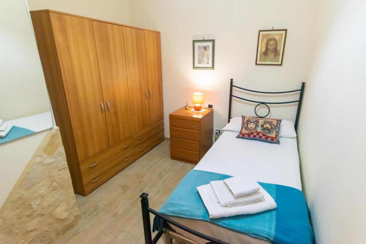 Corallo Holiday House Acitrezza Ачитреца Екстериор снимка
