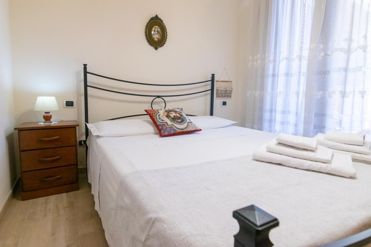 Corallo Holiday House Acitrezza Ачитреца Екстериор снимка
