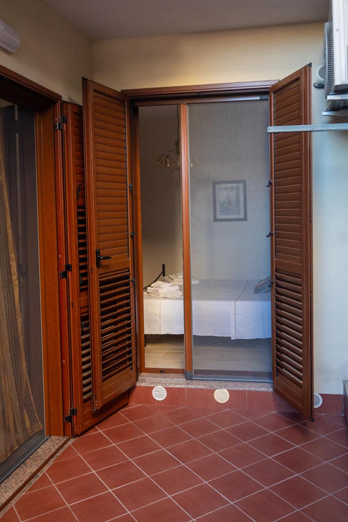 Corallo Holiday House Acitrezza Ачитреца Екстериор снимка